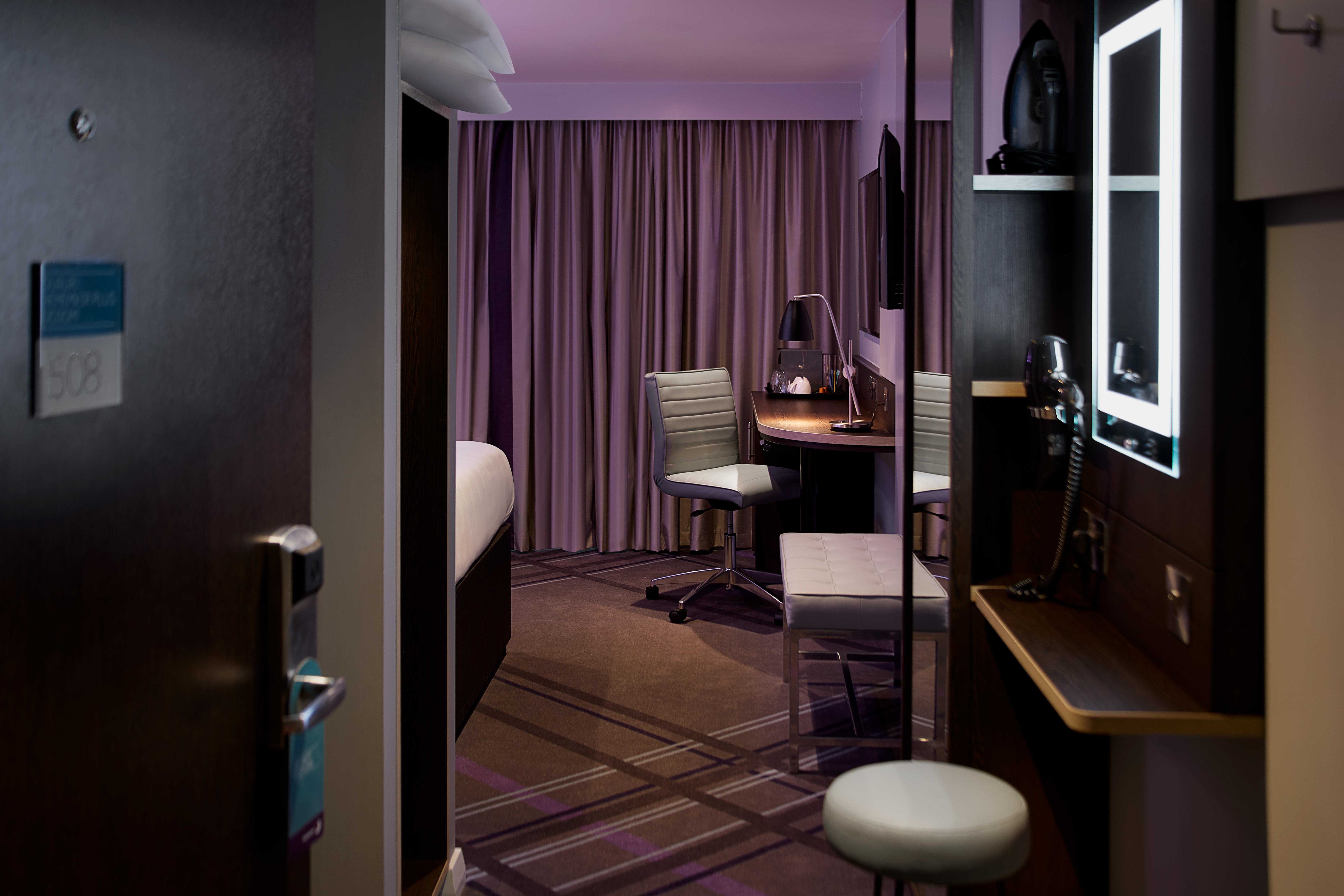 Фото Hub by Premier Inn Edinburgh Royal Mile