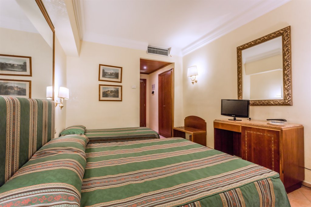 Фото Raeli Hotel Lux