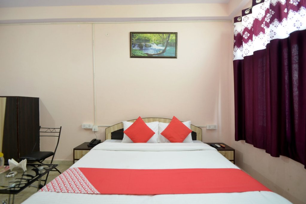 Фото Oyo 18515 Hotel Jal Mahal Jhalak Palace
