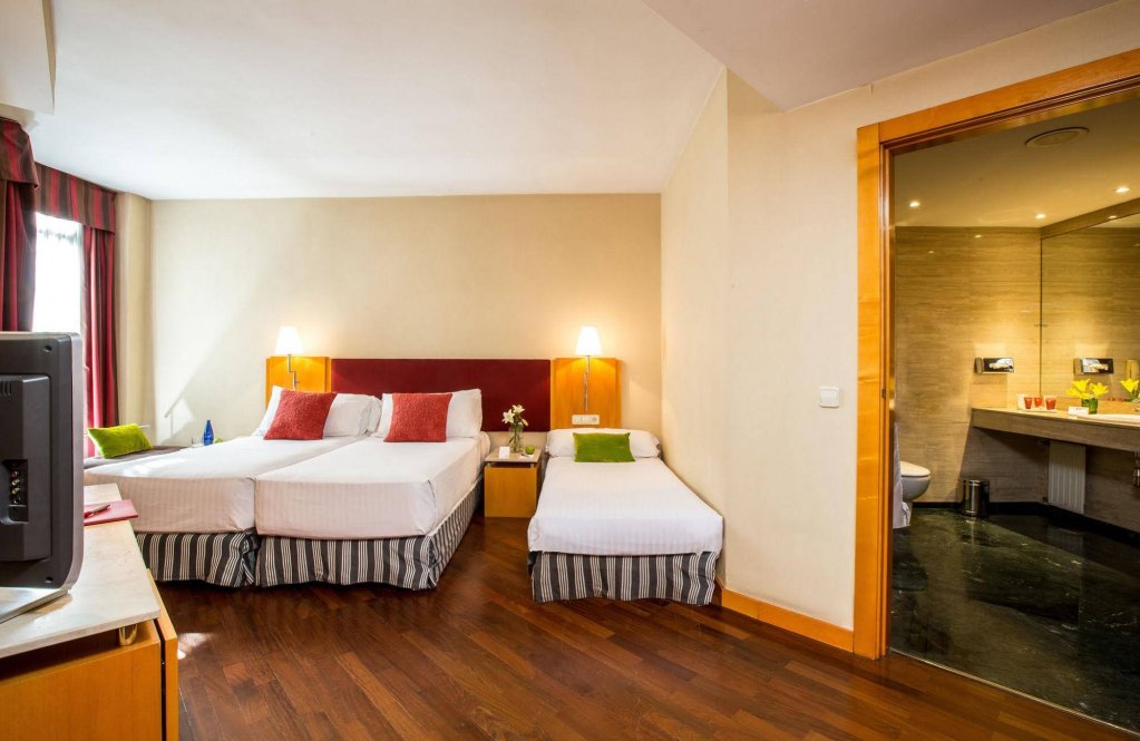 Фото Leonardo Hotel Madrid City Center