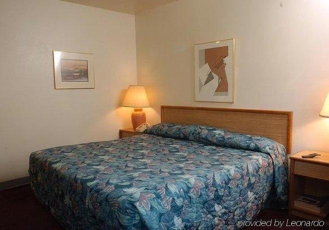 Фото Royal Inn Charlotte Airport Hotel