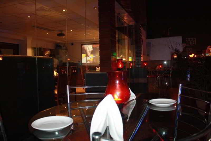 Фото Hotel The Raj, New Delhi