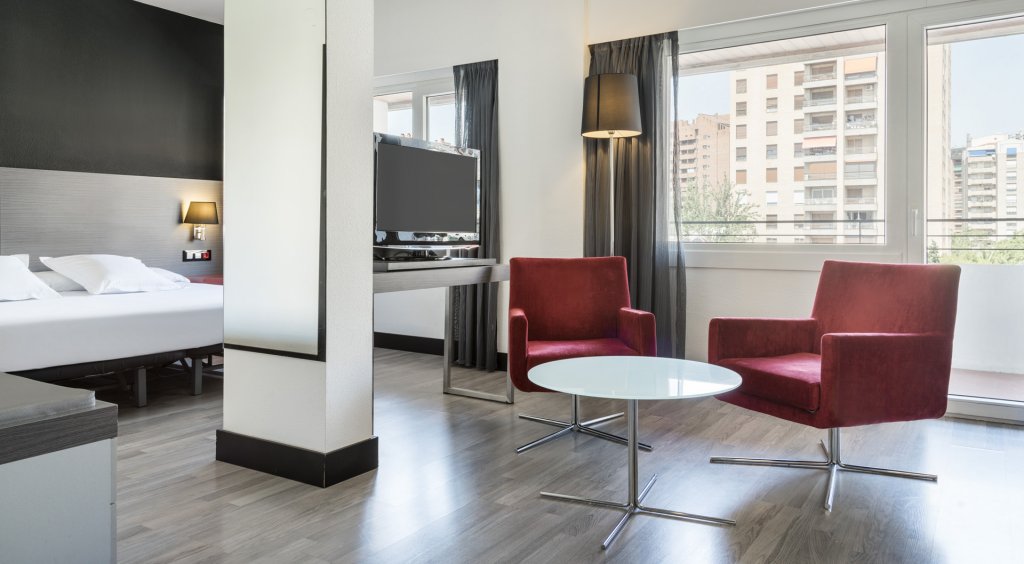 Фото Hotel Ilunion Romareda