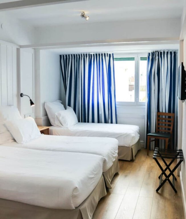 Фото Hotel Marina Palamós