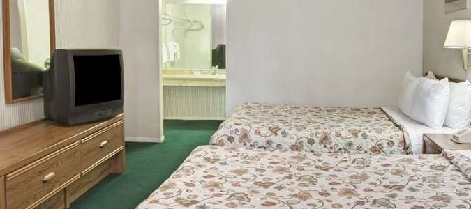 Фото Knights Inn South Houston