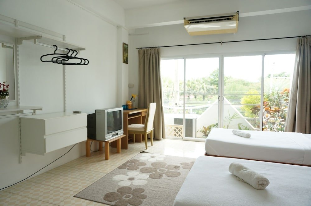 Фото Corner Cafe Bed and Breakfast