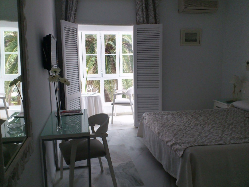 Фото Hostal Alameda