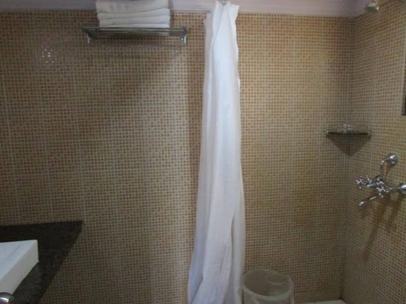 Фото Hotel Gulshan International