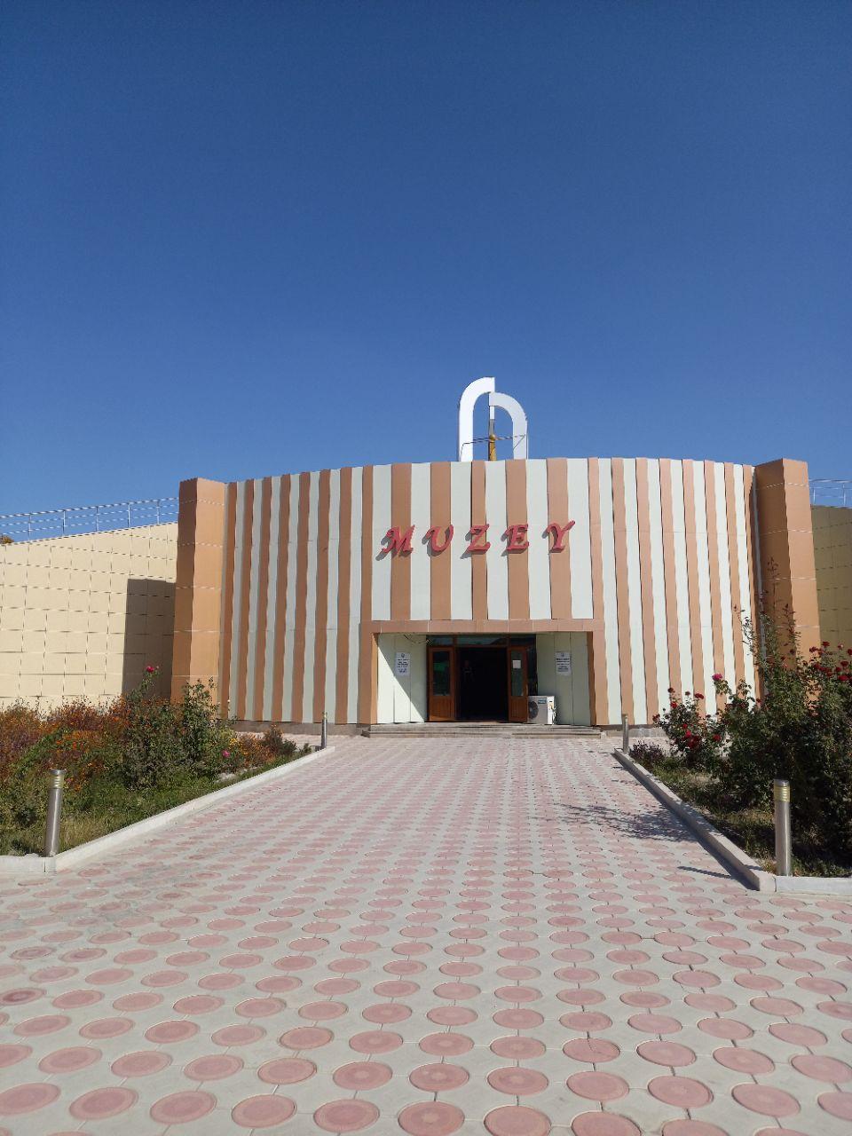 Yosh ayolni uch kishi sikishdi