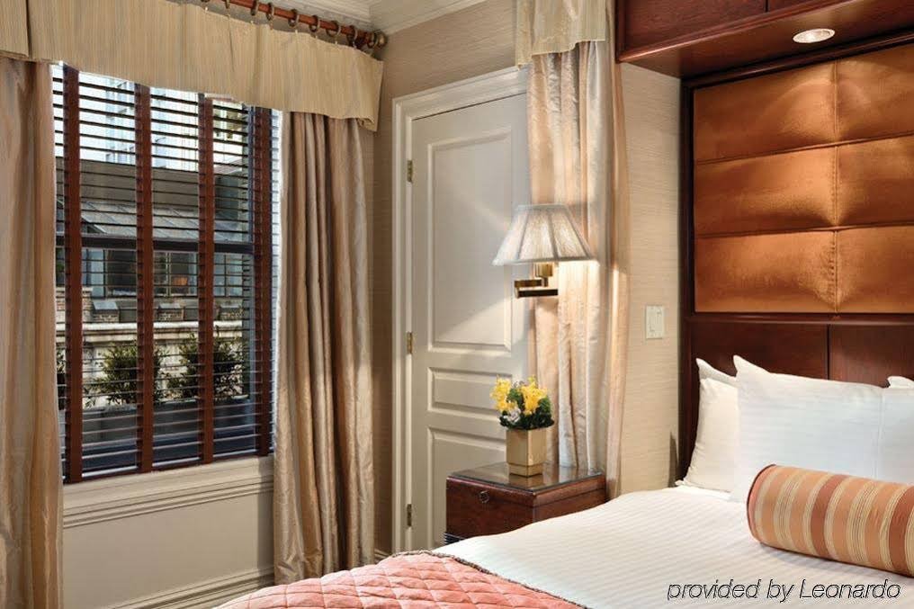 Фото The Iroquois New York