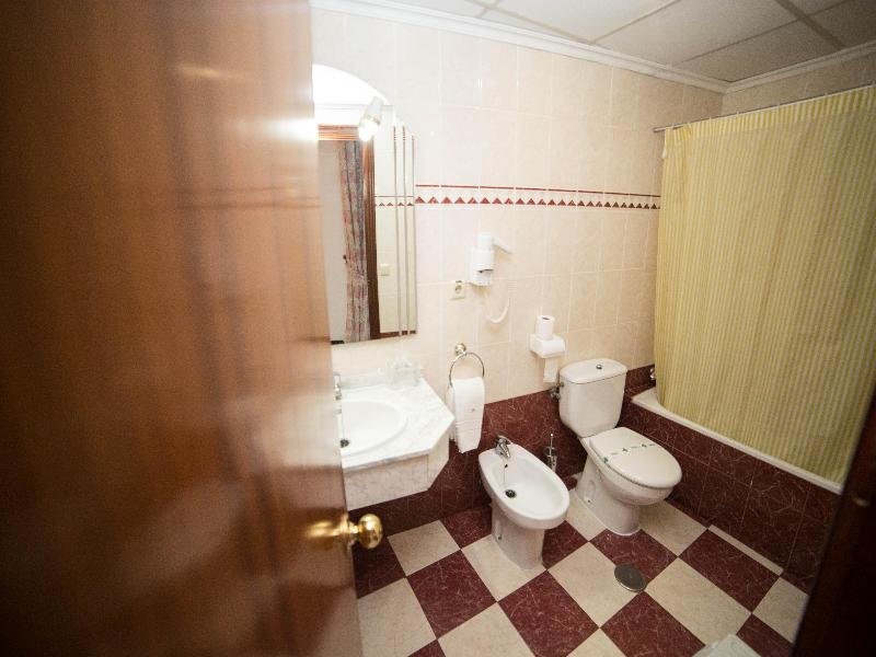 Фото Los Omeyas Hotel