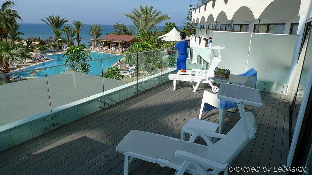 Фото Crystal Springs Beach Hotel