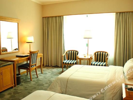 Фото New Pearl River Hotel