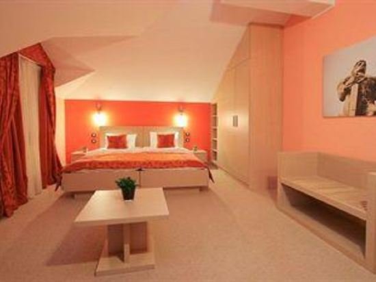 Фото Euro Garni Hotel