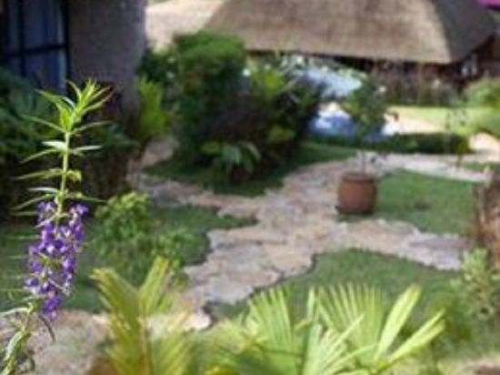 Фото Le Petit Village Hotel