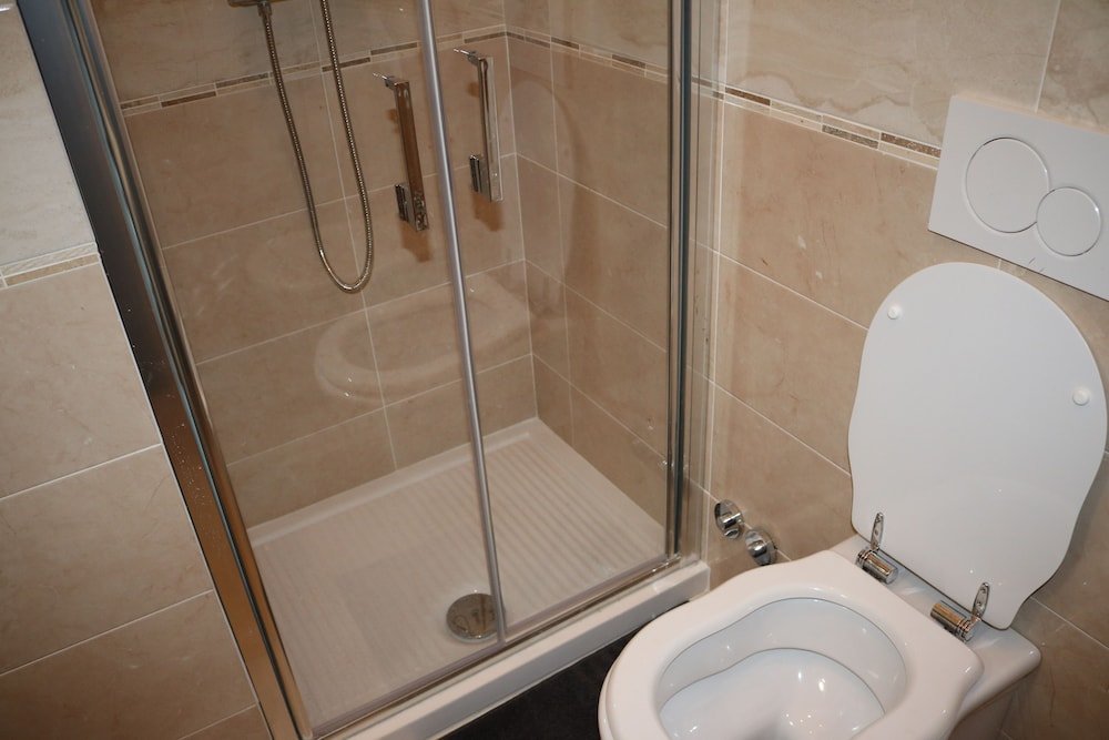 Фото R. T House's