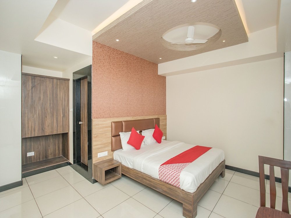 Фото Capital O 15403 Krishna Vaibhava