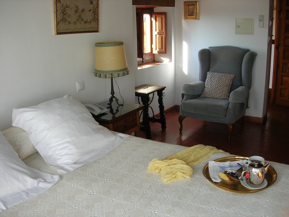 Фото Hotel Santa Isabel la Real