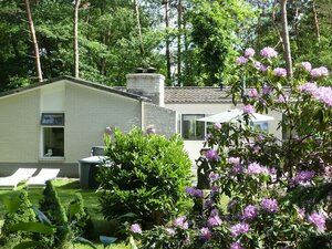 Detached Villa with Enclosed Wooded Garden with Lawn, Hot Tub, Infrared Sauna