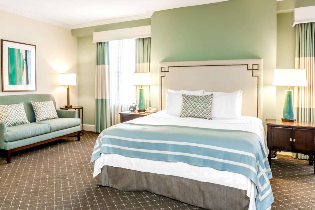 Фото The Mills House Wyndham Grand Hotel