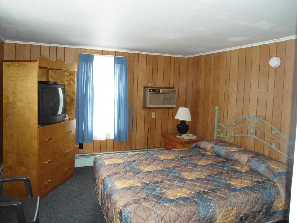 Фото Carleton Circle Motel Falmouth