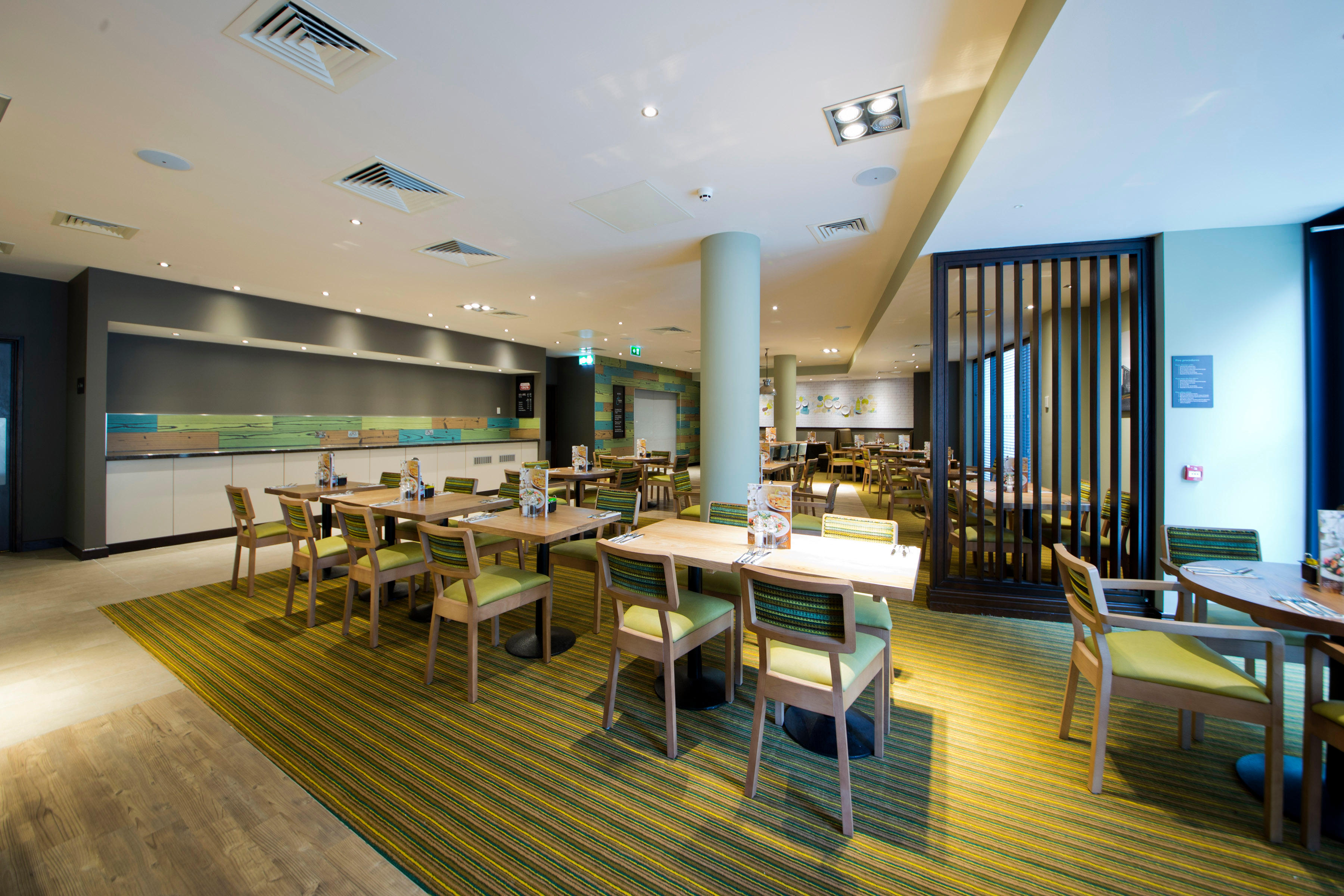 Фото Hub by Premier Inn Edinburgh Royal Mile