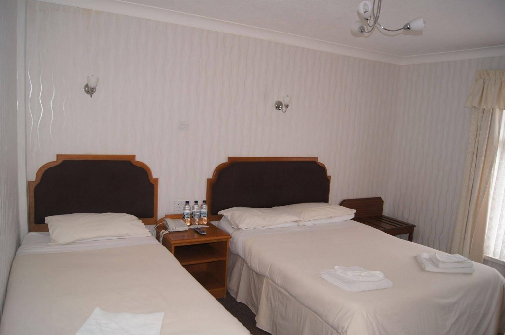 Фото The Castle Hotel Tamworth