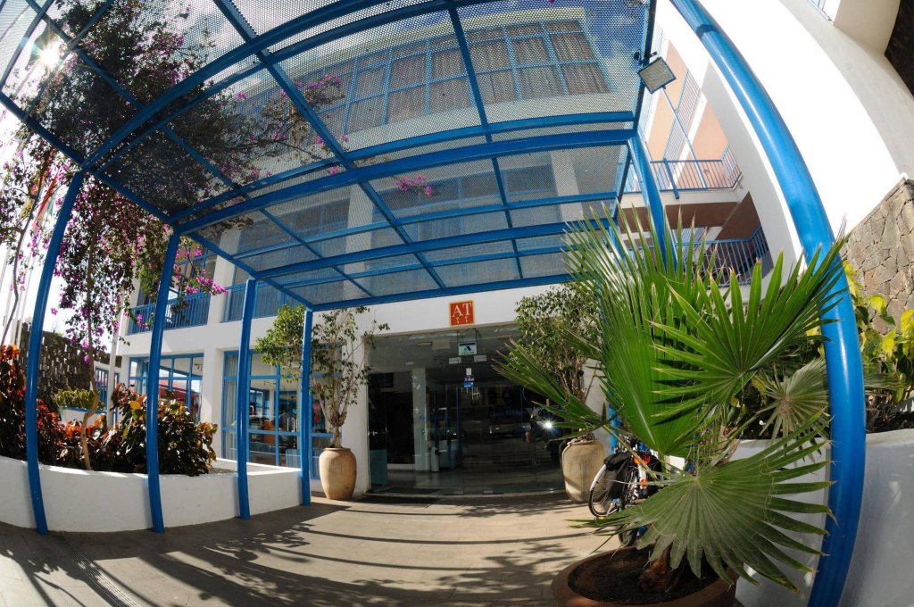 Фото Apartahotel Costa Volcán