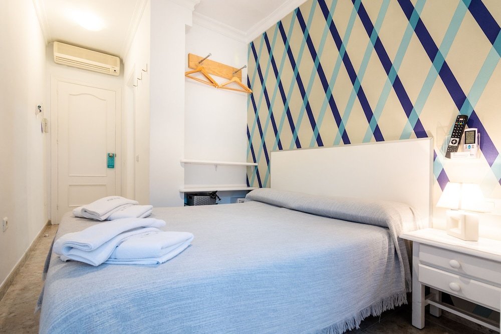 Фото Hostal Luna de Nerja