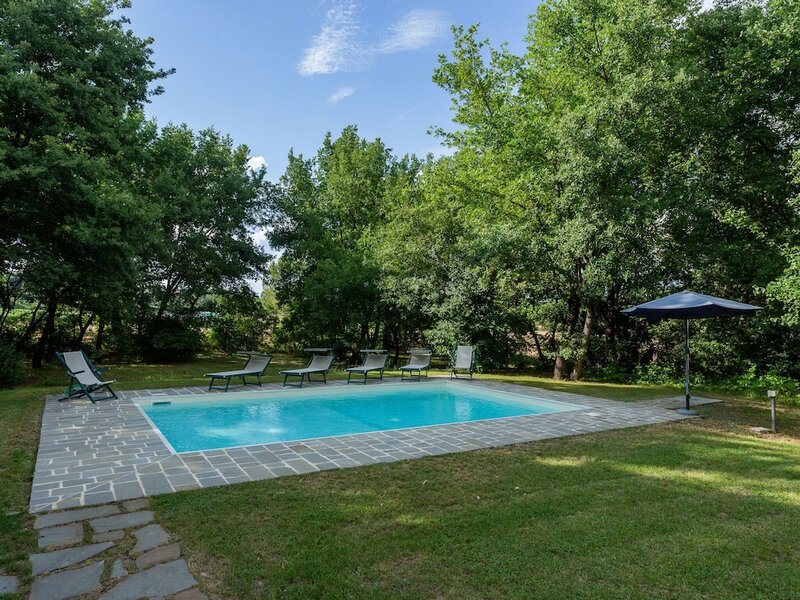 Гостиница Provincial Villa in Marciano Tuscany With Swimming Pool