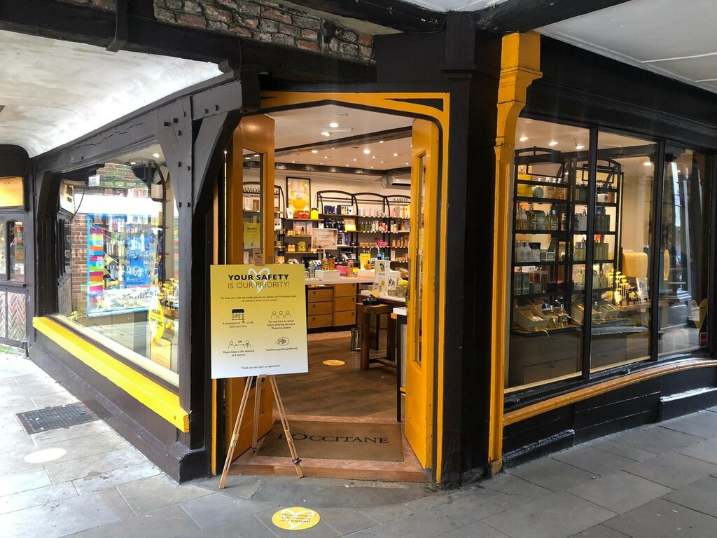 Perfume and cosmetics shop L'occitane EN Provence, England, photo