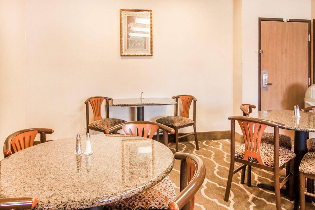 Фото Comfort Inn South