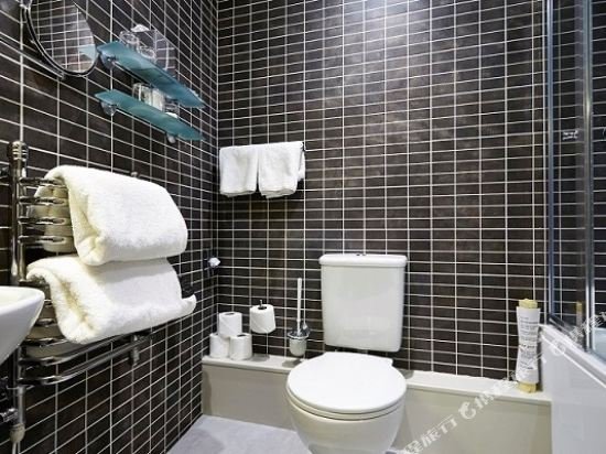 Фото  Dean Court