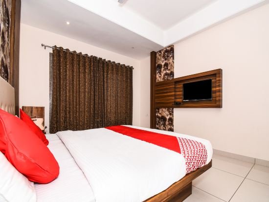 Фото Oyo 23571 Jai Bhawani