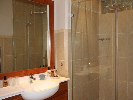 Фото On the Cliff Guest House