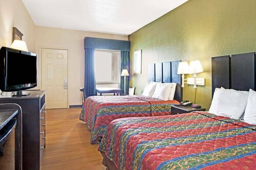 Гостиница Red Roof Inn Plus+ Galveston - Beachfront в Галвестоне