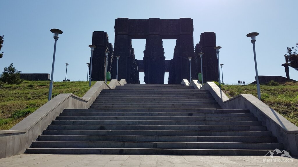 Памятник, мемориал Мемориал Хроники Грузии, Тбилиси, фото