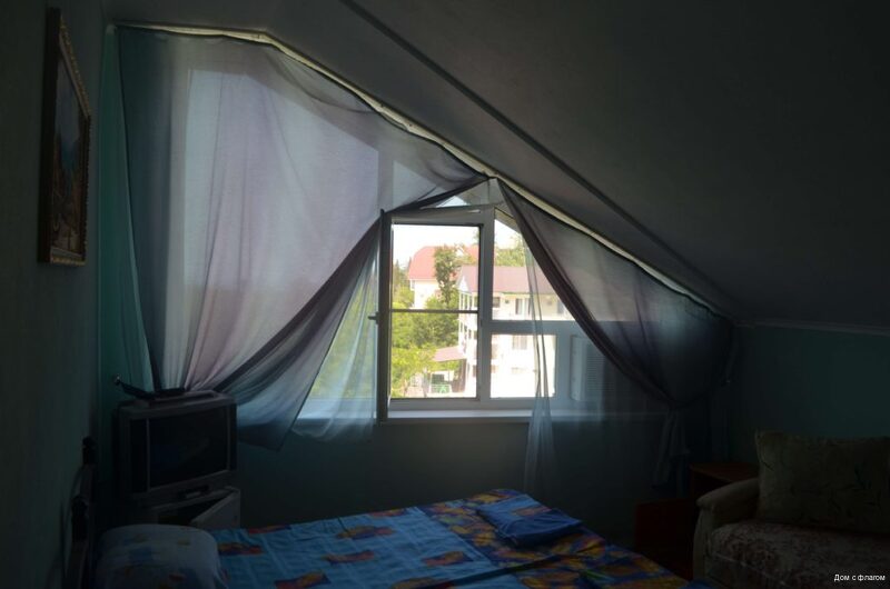 Фото Дом с флагом