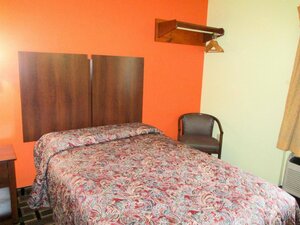 Orbits Inn (Massachusetts, Bristol County, Somerset), hotel