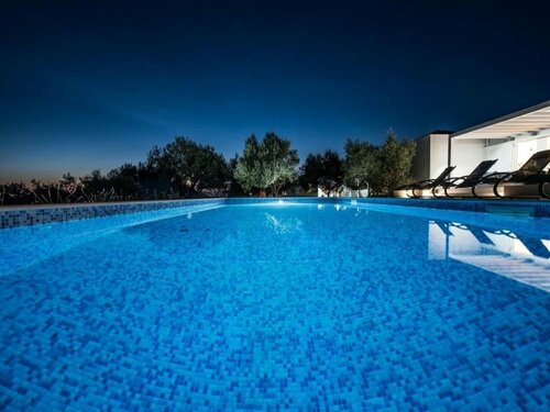 Гостиница Luxurious Villa in Debeljak With Swimming Pool в Сукошане