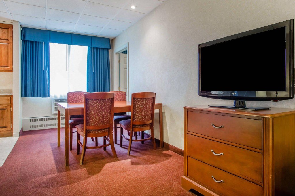 Фото Quality Inn & Suites Downtown