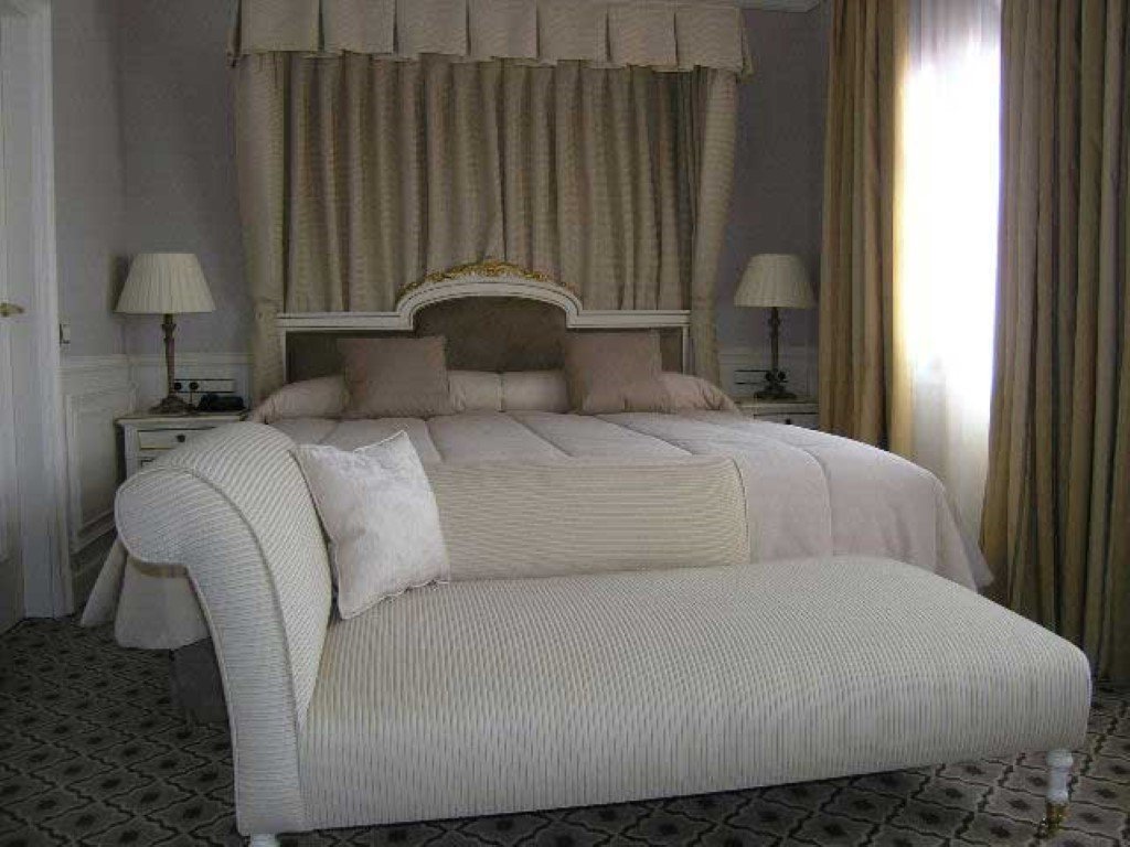 Фото Eugenia de Montijo, Autograph Collection