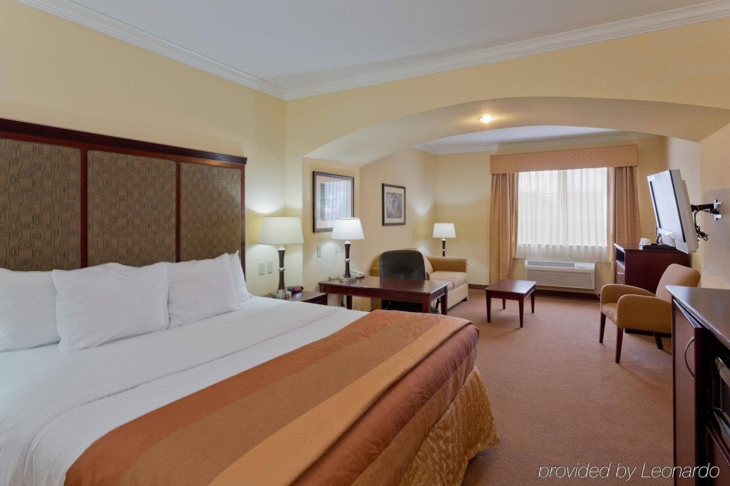 Фото La Quinta Inn & Suites by Wyndham Dallas South-DeSoto
