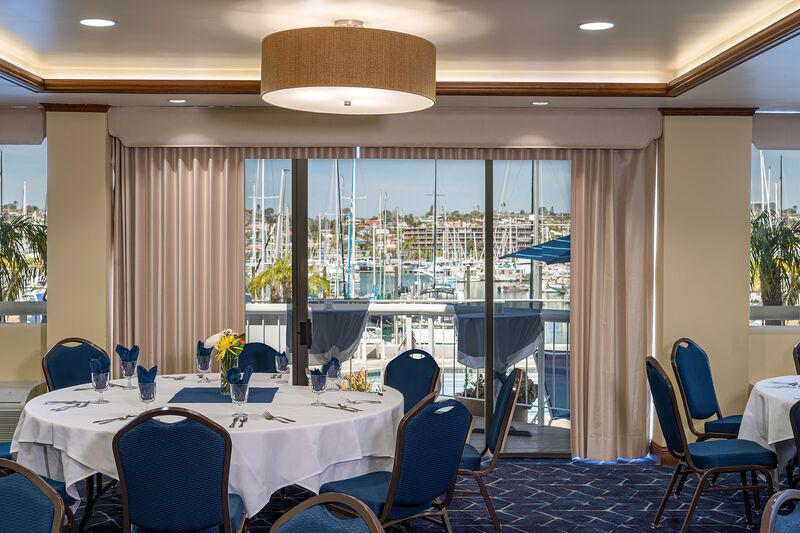 Фото Bay Club Hotel & Marina