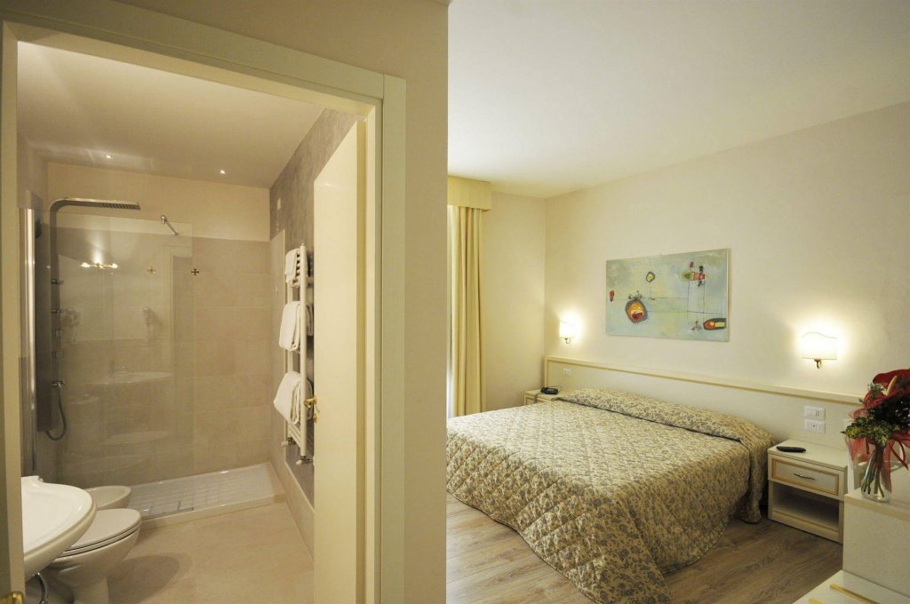 Фото Hotel Azzi Florence