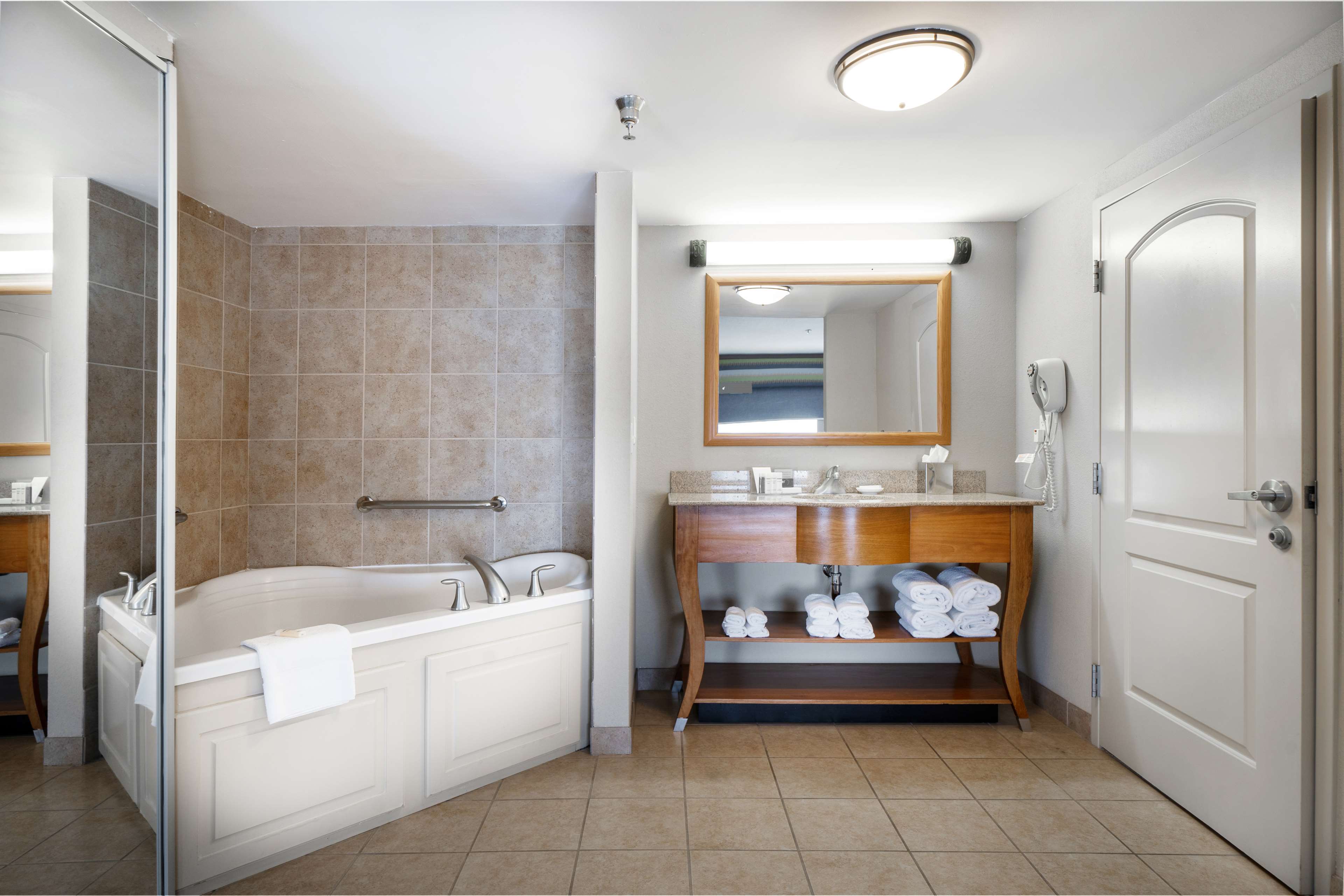 Фото Hampton Inn And Suites Madera