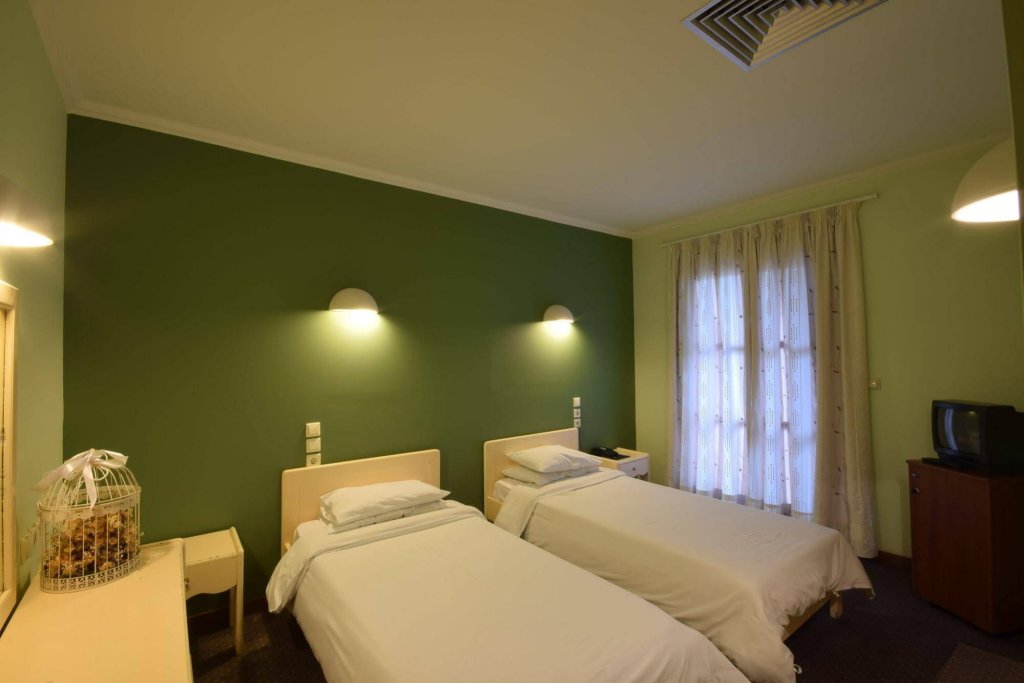 Фото Mont Helmos Hotel
