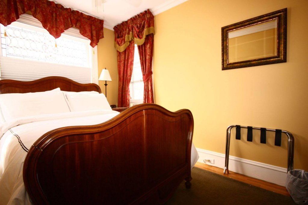 Фото Come From Away B&b Inn