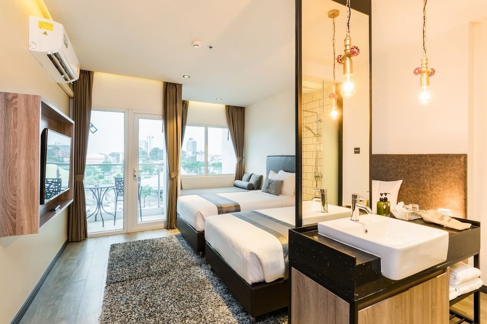 Фото T Pattaya Hotel