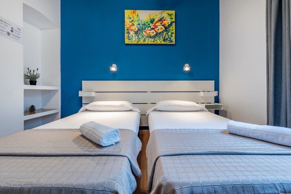 Фото Hostal Forum Tarragona